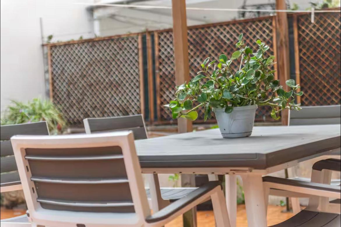 Large Garden Apartment Rome Exterior photo